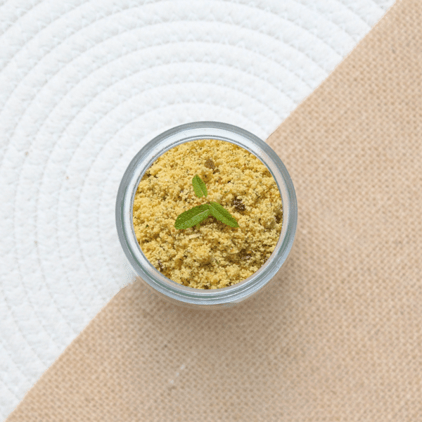 Découvrez notre couscous méditerranéen, une semoule parfumée aux herbes qui évoque les saveurs ensoleillées de la Méditerranée. Sa texture légère et ses arômes délicats en font un accompagnement idéal pour des plats provençaux.