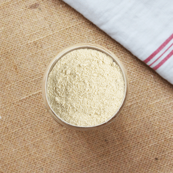 Explorez notre farine de maïs, une option sans gluten apportant une texture légère et une douce saveur de maïs à vos créations culinaires. Moulue à partir de grains de maïs jaune, cette farine est parfaite pour la réalisation de tortillas.