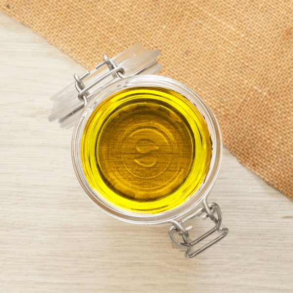 Notre huile de colza vierge, obtenue par une extraction à froid, préserve pleinement les acides gras essentiels, notamment les oméga-3 et oméga-6. Cette méthode garantit une huile de haute qualité, favorisant la santé cardiovasculaire.