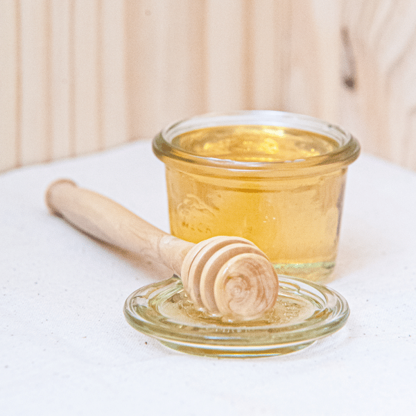 Notre miel d'acacia est d'une douceur exceptionnelle. Cet artisanat apicole offre des notes florales délicates, créant une expérience gustative raffinée. Plongez dans la richesse de ce miel d'acacia pour une touche sucrée et naturelle.