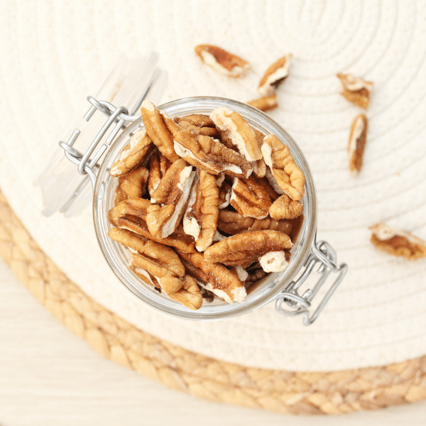 Explorez nos noix de pécan, délicieusement croquantes et gourmandes. Parfaites en encas ou en touche raffinée dans vos recettes, elles dévoilent une saveur douce et beurrée. Découvrez l'élégance et le goût unique de la noix de pécan.
