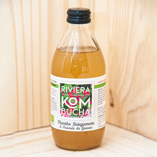 Riviera Kombucha vous propose son kombucha menthe, une boisson de thé fermenté non filtrée et non pasteurisée. Détoxifiante et antioxydante, riche en probiotiques actifs, elle renforce votre microbiote. Bouteille de 33cl