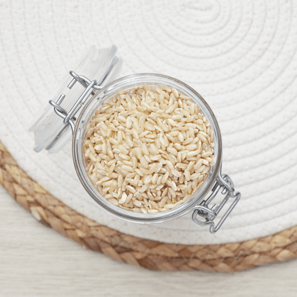 Explorez notre riz long demi-complet, une option équilibrée alliant les bienfaits du riz complet à une texture tendre. Parfait pour une alimentation saine, ce riz conserve une partie de son son, offrant ainsi une expérience gustative nutritive.