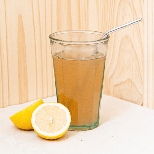 Découvrez notre sirop de citron, une explosion d'acidité équilibrée par des notes subtiles et parfumées de zestes. Cette concoction apporte une touche vive et délicieusement citronnée à vos boissons, vos desserts et vos cocktails.