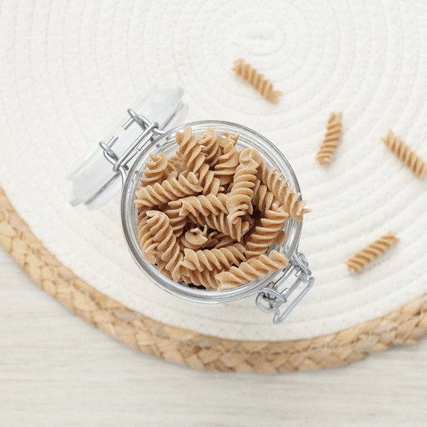 Découvrez nos spirales demi-complètes, des pâtes torsadées qui allient la richesse nutritionnelle du blé complet à une texture ferme. Fabriquées à partir de semoule de blé dur et de blé complet, ces spirales offrent une solide base nutritive.