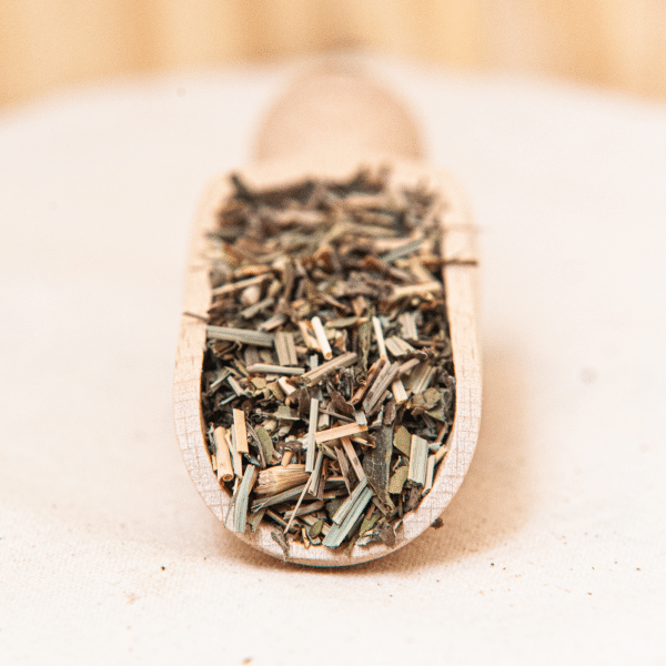 Plongez dans notre tisane detox, une harmonie savoureuse entre le rooibos, le thé et le maté, soigneusement sélectionnés pour créer une infusion énergisante et revigorante.
