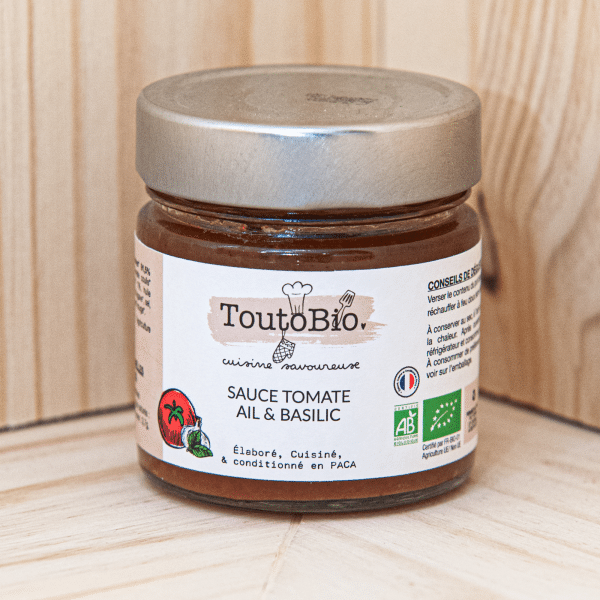 Plongez dans la simplicité délicieuse de notre sauce tomate aux accents d'ail et de basilic. Une combinaison parfaite qui ajoute une touche méditerranéenne à vos repas de pâtes. Pot de 200g