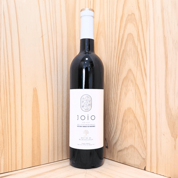 Joio Rouge de Bastide Blacailloux est un vin rouge raffiné, aux arômes de fruits noirs et d'épices. Chaque gorgée révèle la richesse et la profondeur du terroir provençal, pour une expérience gustative intense et mémorable.