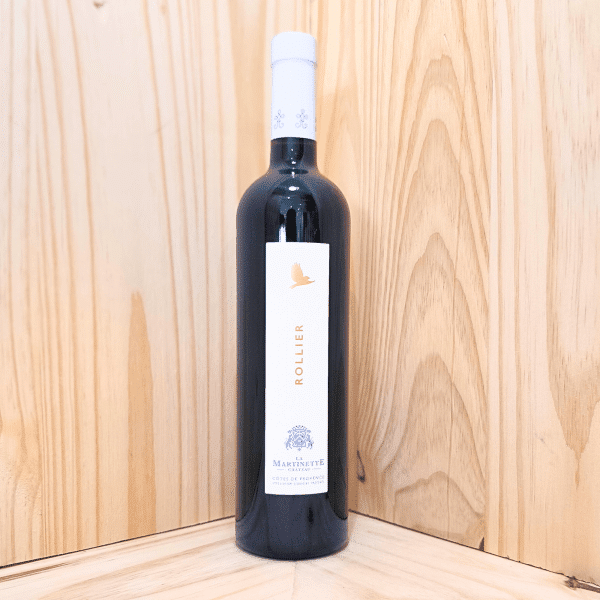 Rollier Rouge de Château La Martinette est un vin rouge riche et intense, avec des arômes de fruits noirs et d'épices. Issu de vignes cultivées biologiquement, il incarne la profondeur et la complexité du terroir provençal, offrant une expérience gustative mémorable.