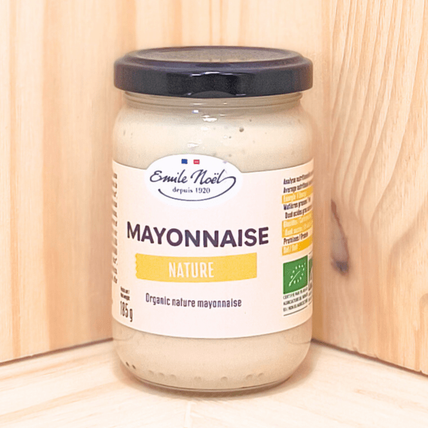 Savourez notre mayonnaise nature, légère et onctueuse, élaborée avec de l'huile de tournesol, sans additifs ni conservateurs. Une option délicieusement pure pour accompagner vos plats. Pot de 185g