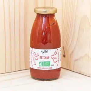 Découvrez notre ketchup, une explosion de saveurs naturelles en une seule bouteille. Savourez l'équilibre parfait entre la tomate mûre et les épices soigneusement sélectionnées. Créant une expérience gustative authentique et satisfaisante pour accompagner vos plats préférés. Notre ketchup est préparé avec des ingrédients de haute qualité, sans arômes artificiels ni conservateurs, garantissant une saveur pure et naturelle à chaque cuillerée. Que ce soit pour des frites croustillantes, des burgers juteux ou des hot-dogs savoureux, notre ketchup ajoute une touche de plaisir gourmand à chaque repas. Faisant de chaque occasion un festin de saveurs.