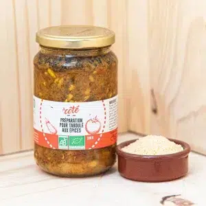 Explorez notre préparation pour taboulé aux épices, un mélange parfait pour rehausser instantanément les saveurs de votre salade. Cette préparation soigneusement élaborée combine des épices sélectionnées pour leur intensité et leur arôme, ajoutant une dimension exquise à chaque bouchée. Les épices, telles que le cumin, le paprika et le coriandre, apportent non seulement une profondeur de saveur, mais aussi une touche chaleureuse et parfumée qui transforme votre taboulé en un plat riche et savoureux. Pratique et prêt à l'emploi, notre taboulé aux épices est idéal pour les repas rapides et les pique-niques estivaux, offrant une expérience gustative qui ravira les amateurs de cuisine aromatique.