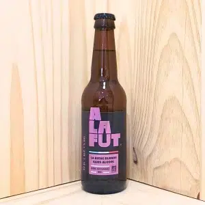 La bière sans alcool de La Brasserie À La Fût vous propose une alternative légère et désaltérante. Tout en conservant le goût authentique des bières de dégustation. Brassée avec des ingrédients biologiques, cette bière sans alcool est parfaite pour ceux qui souhaitent savourer une boisson rafraîchissante sans modération. Non filtrée et non pasteurisée, elle offre une expérience gustative naturelle et équilibrée. Ses arômes subtils et sa texture légère la rendent idéale pour accompagner vos repas ou pour être dégustée seule. Découvrez cette bière sans alcool, reflet de la passion et du savoir-faire de La Brasserie À La Fût, et profitez d'un moment de plaisir authentique et sain.