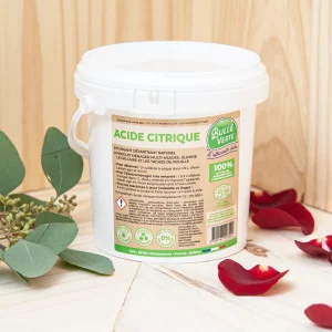 L’acide citrique est un détartrant naturel puissant et un antioxydant exceptionnel avec une grande utilité pour l’entretien ménager. Il est efficace pour nettoyer les surfaces, détartrer les machines et s’attaquer aux taches tenaces comme la rouille, les brûlures et les taches de thé. Ce produit offre une solution polyvalente pour de nombreuses tâches de nettoyage, allant du détartrage des appareils à l'élimination des taches. Respectueux de l'environnement, l'acide citrique est une alternative naturelle aux produits chimiques plus agressifs. Sa formule concentrée garantit des résultats optimaux, rendant le nettoyage des surfaces et des équipements ménagers à la fois efficace et durable.