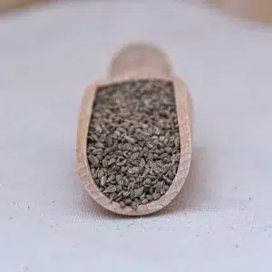 Explorez nos graines d'anis, un ingrédient aromatique qui apporte une saveur douce et anisée à vos préparations culinaires. Récoltées avec soin, elles sont idéales pour parfumer les pâtisseries, les boissons et les plats salés. Leur goût unique et légèrement sucré en fait un allié précieux pour sublimer vos recettes, qu'il s'agisse de biscuits, de pains ou de plats mijotés. En plus de leur délicieuse saveur, elles possèdent des propriétés digestives et apaisantes. Utilisées depuis des siècles dans diverses traditions culinaires et médicinales, elles ajoutent une touche d'authenticité et de raffinement à vos créations. Découvrez la polyvalence et les bienfaits de nos graines d'anis de qualité supérieure.