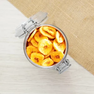 Explorez nos bananes chips, des rondelles croustillantes aux saveurs naturellement sucrées. Elles sont soigneusement préparées pour offrir une texture parfaitement croquante tout en conservant la douceur de la banane fraîche. Parfaites pour vos encas ou comme ajout gourmand dans vos recettes, elles sont idéales pour un moment de gourmandise sain. Vous pouvez les déguster seules ou les intégrer dans des mélanges de fruits secs, des céréales ou des pâtisseries. Riches en fibres et en nutriments, nos bananes chips sont une alternative savoureuse et pratique aux collations traditionnelles. Découvrez les pour une expérience de collation délicieuse et nutritive.