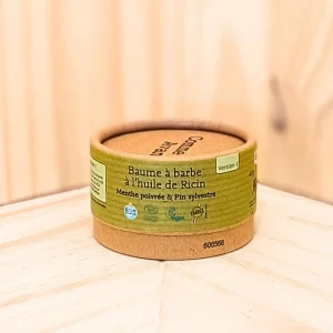 Le baume barbe menthe est le choix parfait pour ceux qui cherchent à nourrir leur barbe tout en adoptant une approche respectueuse de l'environnement. Adapté à tous les types de peau, y compris les plus sensibles, ce baume offre une protection efficace contre les irritations et les agressions extérieures. Enrichi en menthe, il procure une sensation rafraîchissante tout en hydratant et en adoucissant les poils de barbe. Disponible en trois versions, ce baume vous permet de choisir celle qui répond le mieux à vos besoins. Que ce soit pour entretenir votre barbe ou pour la protéger au quotidien, ce baume barbe menthe est un soin complet et éthique.