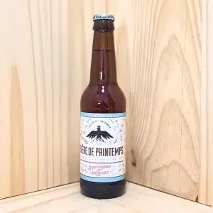 La bière de printemps de La Brasserie du Comté est une célébration des saveurs fraîches et florales qui marquent l'arrivée de la saison. Non filtrée et non pasteurisée, cette bière de printemps saisonnière est brassée avec soin. En utilisant l'eau pure du Mercantour pour garantir une pureté et une fraîcheur incomparables. Ses arômes délicats évoquent les premiers jours de printemps, avec des notes florales qui se mêlent harmonieusement à une légère amertume. Parfaite pour les amateurs de bières artisanales, cette création unique offre une expérience gustative authentique, rappelant la renaissance de la nature et la douceur des jours qui s'allongent. À savourer lors d'un pique-nique champêtre ou pour célébrer l'arrivée des beaux jours.