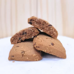 Dégustez le biscuit croc graines, un biscuit gourmand qui allie croquant et richesse nutritionnelle. Ce délice croustillant est généreusement parsemé de graines variées. Telles que des graines de tournesol, de sésame, et de lin, créant une texture unique à chaque bouchée. Les graines, soigneusement sélectionnées pour leur qualité et leur saveur. Apportent non seulement un croquant irrésistible mais aussi une richesse en nutriments essentiels. Le biscuit croc graines est parfait pour une pause gourmande et énergétique, offrant un mélange savoureux qui ravira les amateurs de snacks sains. Que ce soit pour un petit encas ou une collation légère, ce biscuit vous offre une expérience gustative à la fois nourrissante et satisfaisante.