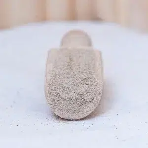 Découvrez notre cardamome en poudre, une épice exotique qui offre une saveur intense et citronnée à vos créations culinaires. Récoltée avec soin, cette cardamome moulue est parfaite pour rehausser les desserts et les boissons. Son arôme captivant et ses notes légèrement citronnées apportent une dimension unique à vos préparations, qu'il s'agisse de pâtisseries, de glaces, ou de boissons chaudes comme le chai. Sa saveur riche et épicée se marie également bien avec les currys, les plats de viande, et les marinades. Explorez comment la cardamome poudre peut enrichir vos recettes, en ajoutant une touche de raffinement et de profondeur à vos créations culinaires.