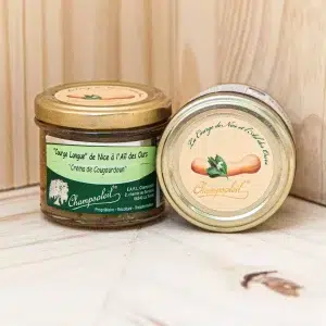 Explorez la courge longue de Nice à l'ail des ours, une fusion parfaite de compote onctueuse, d'herbes fraîches et d'ail subtil. Cette préparation culinaire offre une expérience équilibrée et délicieusement originale. Idéale pour accompagner vos plats de viande ou de poisson, ou simplement tartinée sur du pain grillé, elle révèle des saveurs complexes et harmonieuses. Appréciez la combinaison unique de la courge douce et de l'ail des ours, qui transforme chaque bouchée en un voyage gustatif inoubliable. Faites l'expérience d'une spécialité niçoise raffinée et pleine de caractère.