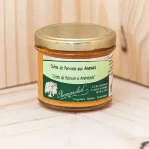 Découvrez notre exquise crème de poivrons rouges aux amandes, une délectable fusion entre l'amertume subtile du poivron rouge et la douceur exquise de l'amande fraîche. Parfaite pour vos apéritifs, elle évoque un véritable rayon de soleil à chaque dégustation. Cette crème poivron amande, élaborée avec soin, offre une texture veloutée et une harmonie de saveurs qui ravira les palais les plus exigeants. Idéale sur des toasts, en accompagnement de légumes croquants ou en sauce pour vos plats de viande et de poisson, elle apporte une touche d'élégance et de raffinement à vos repas, transformant chaque occasion en une fête gourmande et conviviale.