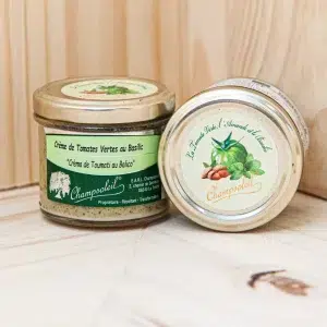 Découvrez notre crème de tomates vertes au basilic, parfaite pour sublimer vos moments gourmands. Cette préparation onctueuse et savoureuse est idéale sur des toasts aillés. Elle se marie délicieusement avec des légumes ou des poissons à la vapeur. La combinaison des tomates vertes et du basilic frais offre une explosion de saveurs en bouche, créant une harmonie parfaite entre l'acidité et la fraîcheur. Parfaite pour les apéritifs ou comme accompagnement de plats principaux, cette crème tomate basilic apporte une touche d'élégance et de raffinement à votre table. Appréciez une expérience culinaire unique avec ce délice méditerranéen.