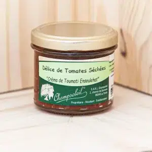 Découvrez notre délice de tomates séchées, parfait pour sublimer vos apéritifs sur des toasts ou accompagner vos plats de pâtes, de riz, de poissons, et autres spécialités provençales. Cette préparation riche et savoureuse offre une explosion de saveurs grâce à l'intensité des tomates séchées soigneusement sélectionnées. Chaque bouchée de ce délice tomates séchées vous transporte en Méditerranée. Evoquant les chaudes journées ensoleillées et les repas conviviaux en plein air. Idéale pour les gourmets en quête d'authenticité, elle apporte une touche ensoleillée et gourmande à chaque plat, rehaussant vos créations culinaires avec une délicatesse incomparable et une richesse aromatique inégalée.