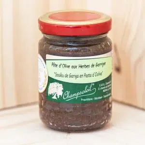 Découvrez notre pâte d'olives aux herbes de garrigue, un délice méditerranéen qui transformera vos apéritifs. Idéale à étaler sur des tranches de pain grillé, cette pâte offre une explosion de saveurs. La combinaison des olives et des herbes de garrigue crée un goût authentique et intense, évoquant les paysages ensoleillés de la Méditerranée. Parfaite pour les gourmets en quête de nouvelles sensations, cette pâte d'olive aux herbes apporte une touche d'originalité à vos moments conviviaux. Optez pour ce délice méditerranéen et offrez vous une expérience culinaire unique et savoureuse.