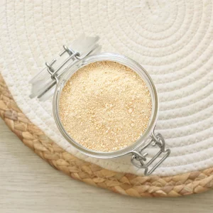 Découvrez notre chapelure blanche, une texture légère et croustillante pour sublimer vos plats préférés. Fabriquée à partir de pain frais, elle offre une base parfaite pour paner vos viandes, poissons ou légumes. Sa consistance fine assure une couverture uniforme et dorée, ajoutant du croustillant à vos préparations. Idéale pour des recettes variées, elle se prête aussi bien aux gratins, aux croquettes qu’aux bouchées apéritives. Facile à utiliser, elle vous permet de réaliser des plats savoureux avec une texture agréable. Optez pour notre chapelure blanche pour des repas délicieux, alliant simplicité et qualité. Ajoutez cette chapelure à vos recettes pour une touche de croquant irrésistible.