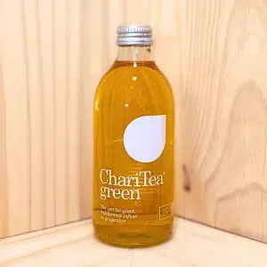 Charitea Green vous invite à découvrir un thé vert d'une fraîcheur exceptionnelle, né de l’expertise artisanale et d’une passion pour des saveurs raffinées. Ce thé vert est élaboré avec des feuilles soigneusement sélectionnées, qui offrent une infusion légère et végétale aux arômes subtils. Laissez-vous séduire par ses notes délicates de chlorophylle et de verdure. Qui vous apportent une sensation de bien-être et de fraîcheur. Chaque tasse de Charitea Green est une véritable ode à la légèreté et à l'élégance du thé vert, offrant un moment de calme et de détente.