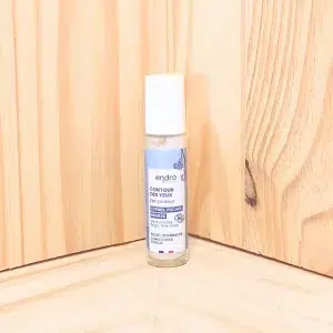 Explorez notre contour des yeux, un soin naturel conçu pour revitaliser votre regard. Ce traitement doux est enrichi en ingrédients d’origine naturelle pour atténuer les cernes, réduire les poches et lisser les ridules. Sa formule légère et non grasse hydrate la peau délicate, offrant une sensation de fraîcheur et de confort. Utilisé régulièrement, ce soin aide à rafraîchir le regard et à améliorer l'apparence des signes de fatigue. Adoptez ce produit dans votre routine quotidienne pour un regard éclatant de vitalité et une peau du contour des yeux visiblement plus jeune.