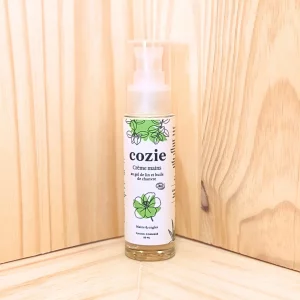 Découvrez notre crème mains au gel de lin et à l’huile de chanvre, une formule enrichissante qui offre un soin complet pour vos mains. Ce soin pénètre rapidement sans laisser de film gras, laissant vos mains douces et hydratées. Enrichie en gel de lin et en huile de chanvre. Cette crème nourrit intensément la peau, préserve la souplesse des mains et peut être utilisée en massage pour les cuticules. Sa texture légère et son absorption rapide en font un produit idéal pour un soin quotidien, offrant à vos mains une hydratation durable et une sensation de confort. Offrez à vos mains un soin à la fois efficace et agréable.