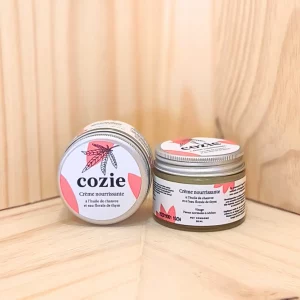 Découvrez notre crème nourrissante à l’huile de chanvre et à l'eau florale de thym. Une véritable invitation au confort et au soin de votre peau. Enrichie en huile de chanvre, connue pour ses propriétés nourrissantes et régénérantes, cette crème est associée à l'eau florale de thym, réputée pour ses vertus apaisantes et purifiantes. Sa texture riche et onctueuse pénètre en profondeur pour offrir une hydratation intense et un soin complet de l'épiderme. Ce soin est idéal pour chouchouter votre peau, en lui apportant une sensation de réconfort immédiat. Que ce soit pour un usage quotidien ou pour une routine de soin spéciale, cette crème vous garantit une peau douce, nourrie et revitalisée.