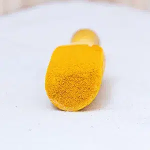 Explorez notre curcuma poudre, une épice dorée aux notes chaudes et légèrement amères. Récolté avec soin, notre curcuma est parfait pour colorer et parfumer vos plats, vos currys, et vos boissons chaudes. Sa teinte vibrante et son goût riche apportent une profondeur de saveur unique à vos recettes, qu'il s'agisse de plats de légumes, de viandes, ou de soupes. Le curcuma est également reconnu pour ses propriétés antioxydantes et anti-inflammatoires. Ajoutant non seulement de la saveur, mais aussi des bienfaits pour la santé à votre alimentation. Découvrez comment le curcuma poudre peut transformer vos plats quotidiens en délices exotiques et réconfortants, tout en enrichissant votre cuisine de sa richesse aromatique.