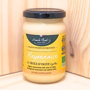 Savourez notre mayonnaise à l'huile d'olive extra vierge, délivrant une saveur riche et douce. Élaborée avec soin, cette mayonnaise allie la finesse de l'huile d'olive à une texture onctueuse, créant un condiment idéal pour accompagner vos plats. Parfaite pour les salades, les sandwichs et les fruits de mer, elle apporte une touche méditerranéenne à vos repas. Sa composition sans additifs ni conservateurs garantit une qualité exceptionnelle et un goût authentique. Optez pour cette mayonnaise raffinée, qui marie tradition et innovation, pour rehausser vos préparations culinaires avec élégance et simplicité.
