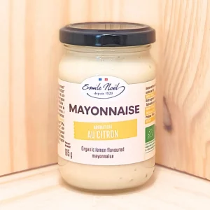 Savourez notre mayonnaise au citron, l'accompagnement parfait pour sublimer poissons, crustacés et soupes de poissons. Cette mayonnaise raffinée offre une touche de fraîcheur et d'onctuosité à vos plats marins. Créant une harmonie délicieuse entre l'acidité et la douceur de la mayonnaise. Sa texture lisse et crémeuse en fait un condiment idéal pour les gourmets en quête de saveurs équilibrées. Élaborée avec des ingrédients de qualité, cette mayonnaise au citron transforme chaque repas en une expérience culinaire raffinée, apportant une note zestée et revigorante à vos créations gastronomiques.