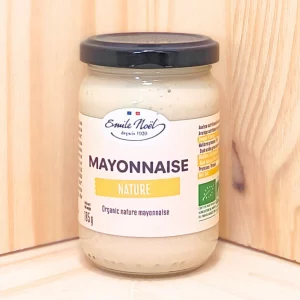 Savourez notre mayonnaise nature, légère et onctueuse, élaborée avec de l'huile de tournesol. Sans additifs ni conservateurs, cette mayonnaise offre une option délicieusement pure pour accompagner vos plats. Parfaite pour les salades, les sandwichs et les trempettes, elle apporte une touche crémeuse et subtile à chaque bouchée. Sa composition simple et naturelle garantit une qualité exceptionnelle et un goût authentique. Optez pour cette mayonnaise nature et raffinée, qui s'intègre harmonieusement dans vos préparations culinaires quotidiennes, tout en respectant votre choix de produits naturels et sains.