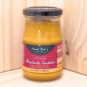 Savourez notre moutarde tandoori, un condiment authentique qui magnifie vos plats indiens avec une touche d'épices exotiques. Cette moutarde unique allie les saveurs riches et complexes du tandoori à la texture crémeuse de la moutarde, offrant une exploration gustative à chaque bouchée. Parfaite pour accompagner viandes, poissons et légumes, elle transforme vos repas en une expérience culinaire dépaysante et raffinée. Idéale pour les amateurs de cuisine exotique, cette moutarde aux épices est un incontournable pour ajouter une note épicée et aromatique à vos préparations.