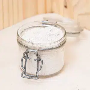 Découvrez notre farine de blé T150, une variante complète et nourrissante idéale pour vos recettes maison. Moulue intégralement à partir de grains de blé, cette farine préserve tous les bienfaits du grain, offrant une texture riche en fibres et en nutriments essentiels. Sa mouture complète permet de conserver les germes et le son, ce qui enrichit vos préparations en saveur et en valeur nutritionnelle. Que ce soit pour des pains maison, des pâtisseries ou des pâtes fraîches, notre farine de blé T150 vous garantit des résultats excellents. Choisissez cette farine de qualité pour enrichir vos créations culinaires avec des ingrédients sains et savoureux.