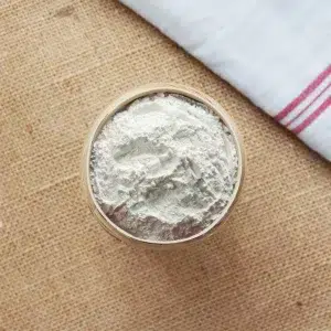 Découvrez notre farine de riz blanc, une option sans gluten offrant une texture légère et une saveur neutre pour toutes vos créations culinaires. Moulue à partir de grains de riz soigneusement sélectionnés, cette farine est parfaite pour réaliser des pâtisseries délicates, des sauces onctueuses ou des pains sans gluten. Sa texture fine permet une incorporation facile dans vos recettes, garantissant des résultats réussis à chaque fois. Explorez les possibilités créatives avec notre farine de riz blanc pour des plats savoureux et adaptés aux régimes sans gluten. Que ce soit pour des gâteaux moelleux ou des sauces veloutées, cette farine est un choix versatile et de qualité pour enrichir votre cuisine.