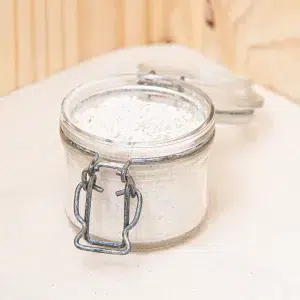 Découvrez notre farine de seigle, une option robuste et pleine de saveurs pour enrichir vos créations culinaires. Moulue à partir de grains de seigle soigneusement sélectionnés, elle offre une texture dense et un goût caractéristique qui distingue vos préparations. Idéale pour préparer des pains, des biscottes ou des galettes, elle apporte une richesse de saveurs rustiques et authentiques à vos recettes. La farine de seigle est parfaite pour ceux qui recherchent une alternative aux farines plus légères, offrant ainsi une expérience culinaire unique. Explorez les possibilités de cette farine versatile pour ajouter une touche gourmande à vos plats faits maison.