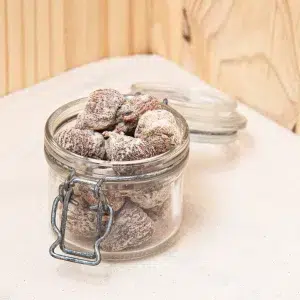 Découvrez nos figuettes séchées, une gourmandise naturelle aux arômes concentrés et à la texture tendre. Nos figuettes sont soigneusement préparées pour conserver leur douceur et leurs bienfaits nutritionnels. Parfaites pour un en-cas sain ou comme ajout délicieux à vos recettes, elles apportent une touche sucrée et riche en saveur. Ces figuettes sont idéales dans vos mélanges de fruits secs, vos granolas ou vos desserts faits maison. Riches en fibres, en vitamines et en minéraux, elles contribuent à une alimentation équilibrée et saine. Découvrez nos figuettes séchées et savourez un snack à la fois nutritif et savoureux pour vos moments gourmands.