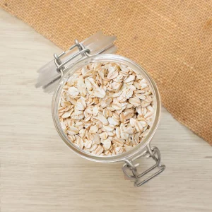 Découvrez nos petits flocons d’avoine, le choix parfait pour un petit déjeuner sain et nourrissant. Ces flocons offrent une texture délicate et sont une excellente source de fibres. Faciles à intégrer dans vos recettes, ils s’adaptent à toutes vos idées de petit déjeuner. Vous pouvez les ajouter à votre yaourt, les mélanger dans un smoothie, ou les utiliser dans vos recettes de biscuits et de muffins. Ces flocons sont non seulement délicieux mais aussi nutritifs, contribuant à un petit déjeuner équilibré. Optez pour nos petits flocons d’avoine pour commencer la journée avec plaisir et bien-être.