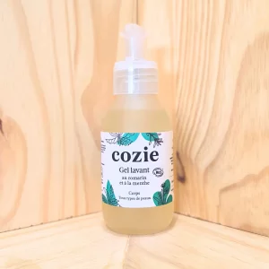 Réveillez votre peau avec notre gel lavant au romarin et à la menthe, une formule vivifiante qui offre une expérience de nettoyage rafraîchissante et revitalisante. Le romarin purifie et tonifie la peau, tandis que la menthe apporte une fraîcheur mentholée agréable, stimulant les sens et offrant un nettoyage en profondeur. Ce gel lavant, avec sa mousse légère et aérienne, nettoie efficacement tout en laissant un parfum rafraîchissant de romarin. Idéal pour commencer la journée en douceur ou pour se revigorer après une longue journée, ce produit est parfait pour ceux qui recherchent un soin corporel énergisant et une peau propre et éclatante.