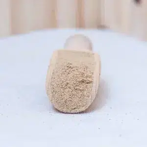 Explorez notre gingembre en poudre, une épice vibrante qui offre une saveur piquante et citronnée à vos créations culinaires. Récolté avec soin, ce gingembre moulu est idéal pour enrichir les desserts, les boissons et les plats exotiques. Sa saveur vive et épicée rehausse vos recettes avec une touche d'intensité et de fraîcheur, que ce soit dans des gâteaux, des biscuits, ou des infusions parfumées. Utilisé également dans les currys, les marinades, et les soupes, le gingembre en poudre apporte une note piquante et rafraîchissante à vos plats salés. Découvrez comment cette épice polyvalente peut transformer vos recettes en expériences gustatives uniques et captivantes, tout en ajoutant une dimension de saveur et de chaleur à vos préparations culinaires.