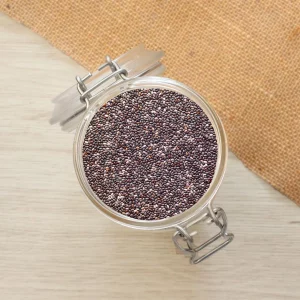 Explorez nos graines de chia et découvrez de petites merveilles nutritives riches en oméga-3, fibres et antioxydants. Originaires d'Amérique du Sud, ces graines sont un ajout parfait à une alimentation équilibrée. Vous pouvez les ajouter facilement à vos smoothies, yaourts, salades ou préparations culinaires pour un boost de nutriments. Elles sont également idéales pour réaliser des puddings ou des barres énergétiques maison. Grâce à leur texture unique, elles absorbent les liquides et gonflent, offrant une consistance agréable à vos plats. Optez pour nos graines pour une alimentation saine et des recettes pleines de bienfaits. Enrichissez vos repas avec ces graines de chia nutritives.