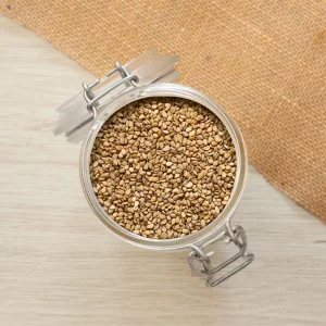 Explorez nos graines de sésame, une petite perle croquante aux saveurs délicates et aux bienfaits nutritionnels exceptionnels. Riche en acides gras essentiels, calcium et fibres, cette graine polyvalente enrichit vos plats avec une touche de texture agréable et des nutriments précieux. Cultivées avec soin, elles sont idéales pour ajouter du croquant à vos salades, yaourts, ou garnir vos pains et pâtisseries. Elles se mélangent facilement dans vos recettes sucrées ou salées, offrant une saveur légèrement noisette et une valeur nutritive élevée. Découvrez comment les graines de sésame peuvent transformer vos repas en une expérience culinaire saine et savoureuse.