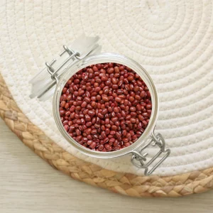 Découvrez nos haricots azukis, des légumineuses polyvalentes au goût sucré et à la texture tendre. Cultivés avec soin, ces haricots rouges de qualité supérieure sont parfaits pour une variété de plats, des desserts aux plats salés. Enrichissez vos recettes avec ces haricots, une excellente source de protéines et de fibres. Leur douceur naturelle les rend idéaux pour préparer des plats gourmands et nutritifs. Que vous souhaitiez réaliser des desserts traditionnels ou des plats savoureux, nos haricots azukis ajoutent une touche de qualité à vos créations culinaires. Découvrez leur potentiel pour des repas équilibrés et délicieux.
