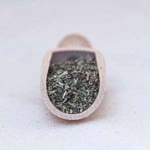 Explorez nos herbes de Provence, un mélange aromatique classique qui évoque les saveurs ensoleillées du sud de la France. Composées de thym, de romarin, de sarriette et d'autres herbes soigneusement sélectionnées, ces herbes ajoutent une touche provençale authentique à vos plats. Parfaites pour assaisonner viandes, poissons, légumes grillés, et sauces, elles apportent une profondeur de saveur irrésistible. Leur arôme riche et complexe transforme chaque recette en une expérience culinaire méditerranéenne. Que vous prépariez un ragoût, une marinade ou une simple salade, nos herbes de Provence rehaussent vos créations avec une simplicité élégante. Découvrez la magie des saveurs provençales avec ce mélange indispensable.